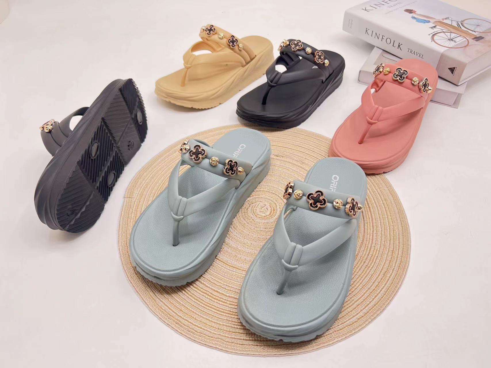 Custom Logo Fashion Color Sandals Summer Flip Flops for Women