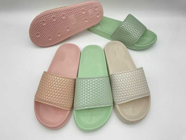 Customized Anti-slip Summer Soft Thick Sole Slippers Indoor House Bath Slippers