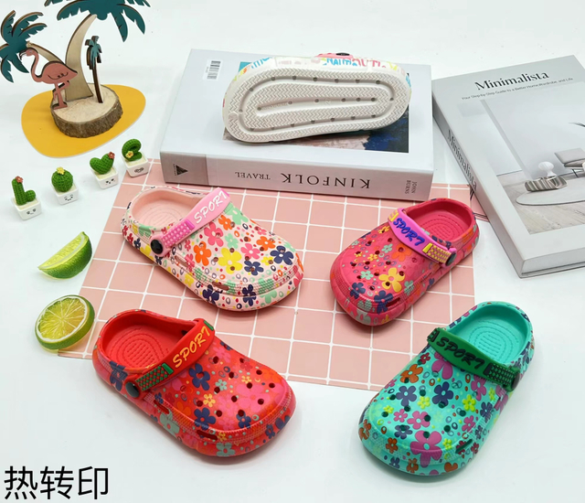 Soft Fashion Anti-Skid Cute Cartoon Outdoor Beach Sandals Garden Clogs