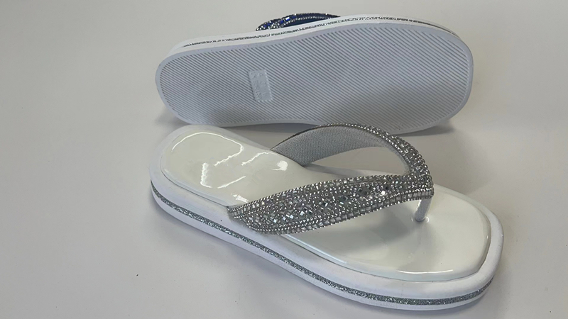Customized Fashion Waterproof Jeweled Sandals PVC Flip Flop with Rhinestones