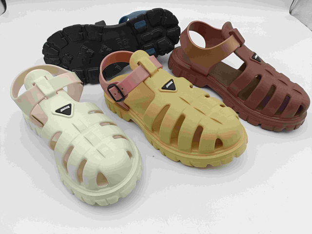 Summer Breathable Fashion Roman Baotou Shoes Flat Casual Men Sandal