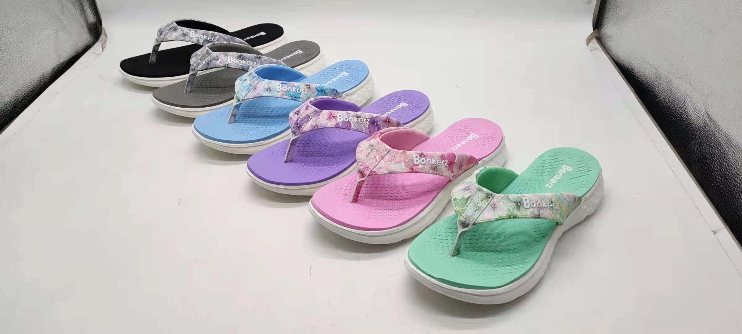 Customized Logo EVA Casual Flat Shoes Mens PVC Flip Flops
