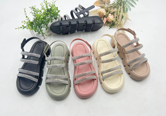 Customized Fashion PVC Non-slip Flats Sandals Womans Casual Outdoor Slippers