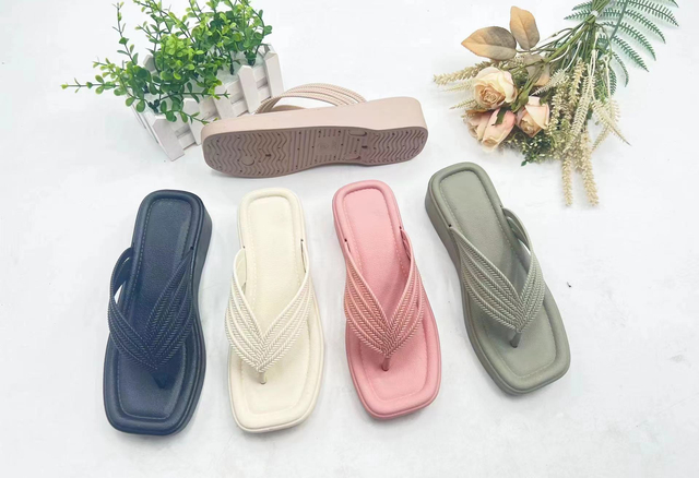 Customized Beach Soft Women PE Rubber Colorful Non-slip Hollow Pvc Flip Flops 