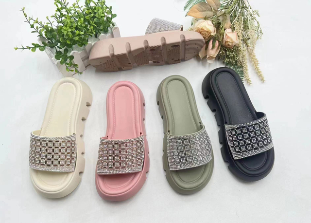 Customize Logo Fashion PVC Slide Sandal Shoes Women Casual Slippers 