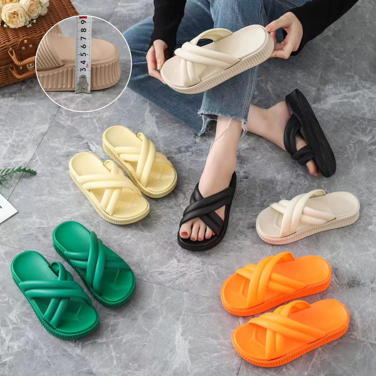 Anti Slip Fashion Soft Sole Pvc Material Women Thick Sole Slippers