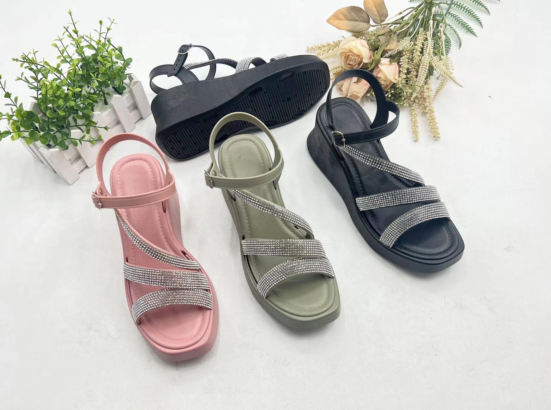 Customized Fashion PVC Non-slip Flats Sandals Womans Casual Outdoor Slippers