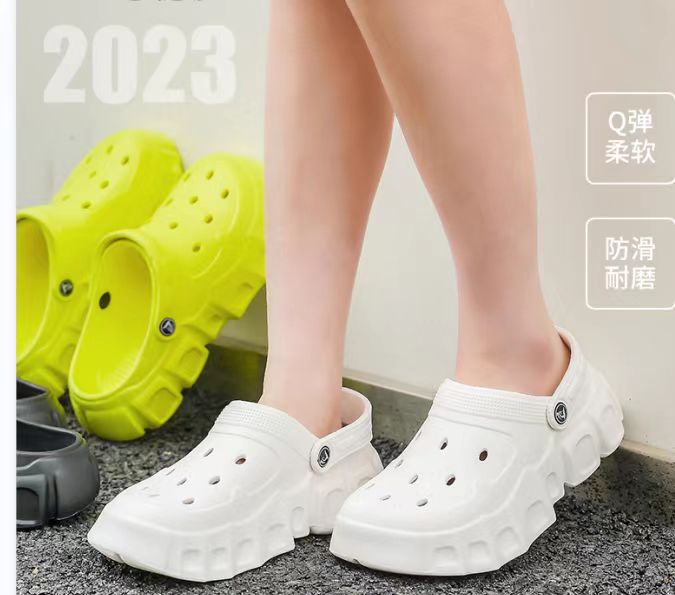 Customized Winter Thick Soled Hole Cotton Women Plush Warm Outdoor Plush Slippers