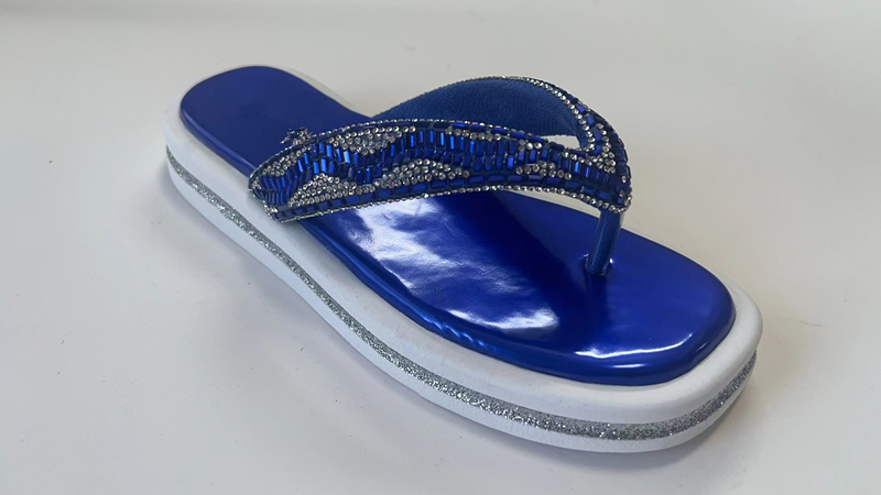 Customized Fashion Waterproof Jeweled Sandals PVC Flip Flop with Rhinestones
