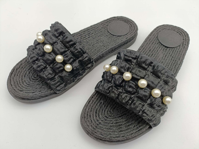 Customized Soft Comfort Thick Platform Pearl Slippers For Women