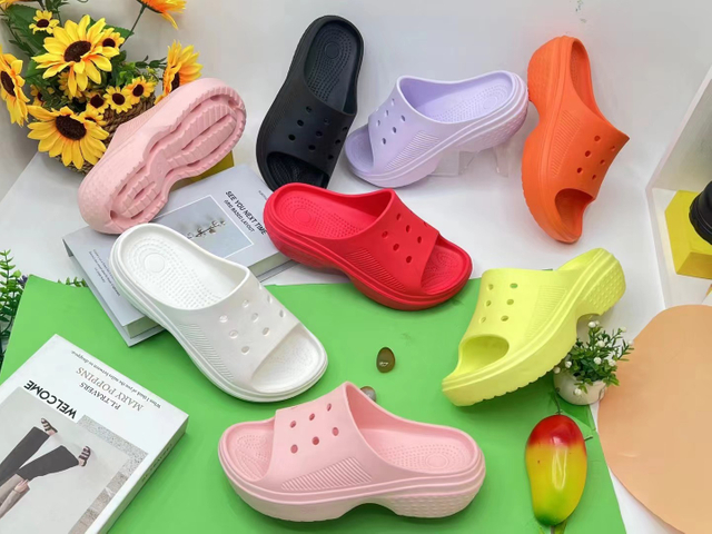 Summer Slippers Pantuflas Comfortable Soft Platform EVA Slides Cloud Slippers for Women