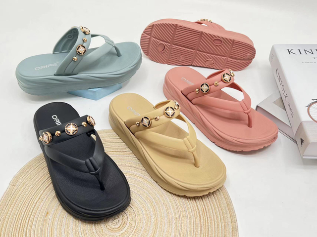 Custom Logo Fashion Color Sandals Summer Flip Flops for Women
