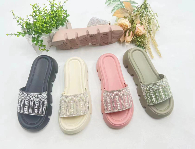 Customized Fashion Lightweight Women Slide PVC Casual Waterproof Sandal Slippers 