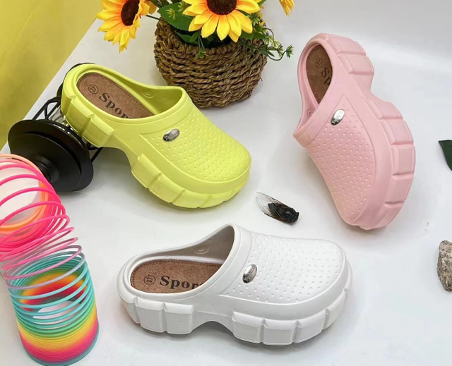 Customized Waterproof Light Weight Adult EVA Classic Slipper Shoes Clog