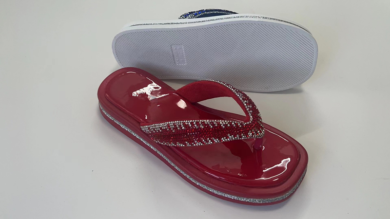 Customized Fashion Waterproof Jeweled Sandals PVC Flip Flop with Rhinestones