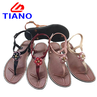  New Style Fashion Design Delicate Decoration Lady′s PVC Sandals(TN40601)