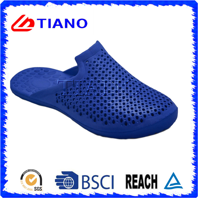New Design Hot Sales Men′s Clogs (TNK30006)