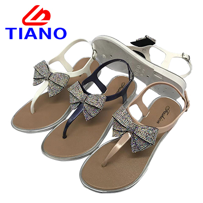 New Style Fashion Design Delicate Decoration Lady′s PVC Sandals(TN40712)