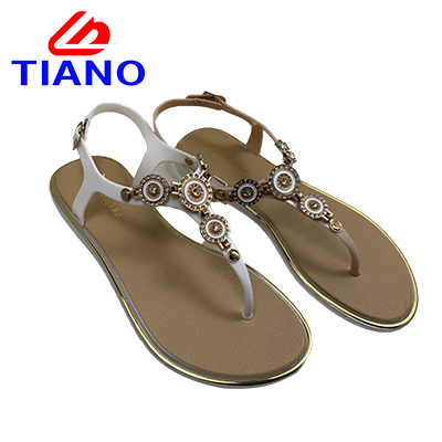  New Style Fashion Design Delicate Decoration Lady′s PVC Sandals(TN40014)