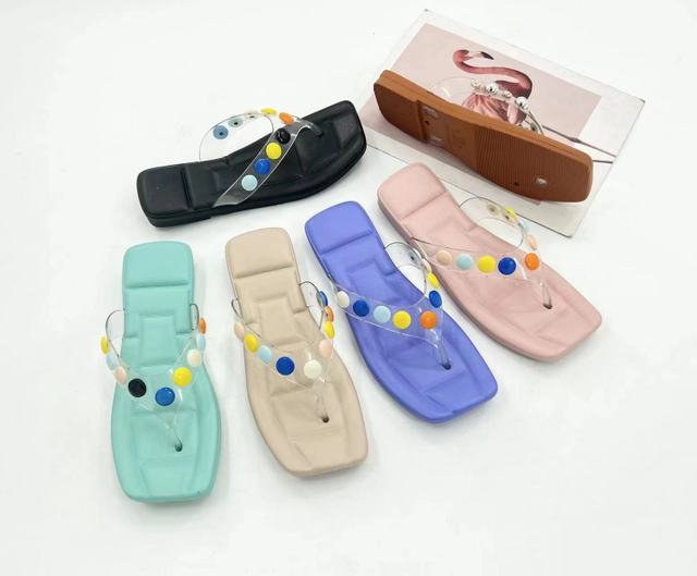 Factory Wholesale Designer Casual Ladies Shoes Outdoor Beach Soft Sole Flip Flops Slippers
