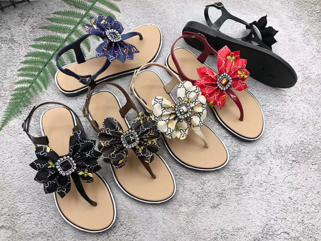  Fashion Design Delicate Decoration Lady′s PVC Sandals(TNDL50002)
