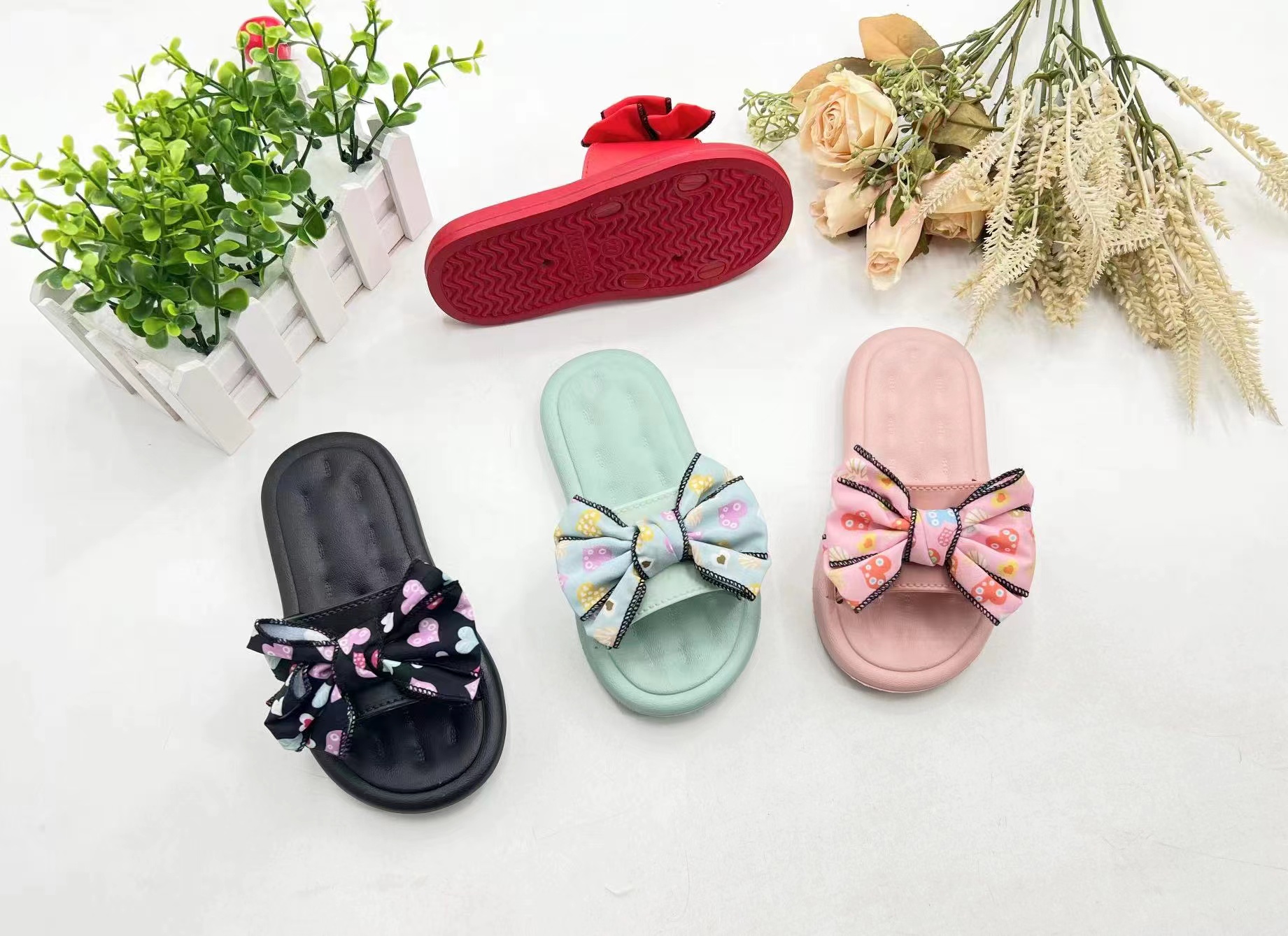 Custom PVC Slippers Sandals Fashion Trend Bow Breathable Slippers For Kids