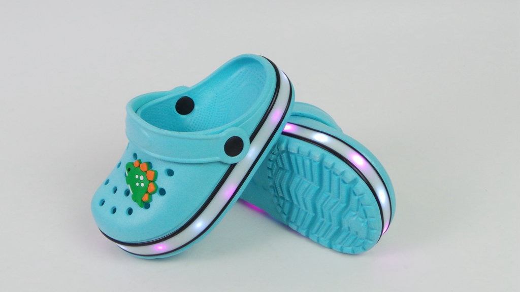 Summer Beach Cartoon Hole Baby Slippers Anti-Slippery Garden Shoes with Lights