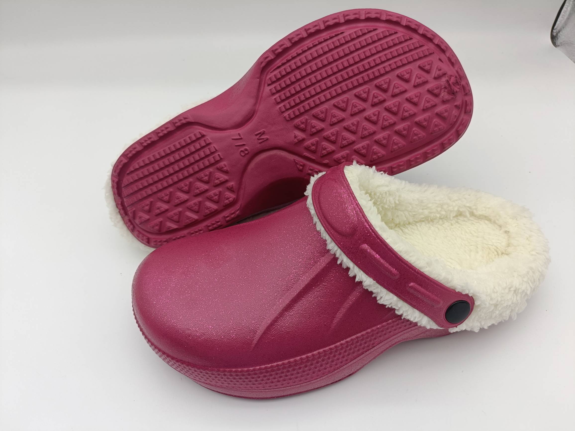 Customized Fashion Solid Color EVA Garden Clogs Shoes with Plush Lining 