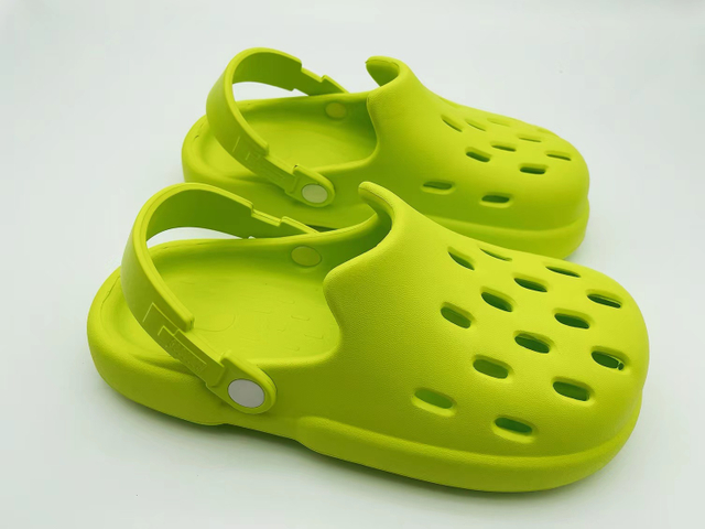 OEM Medium Thick Bottom Sandals Shoes Soft Comfortable Lady Garden Clogs