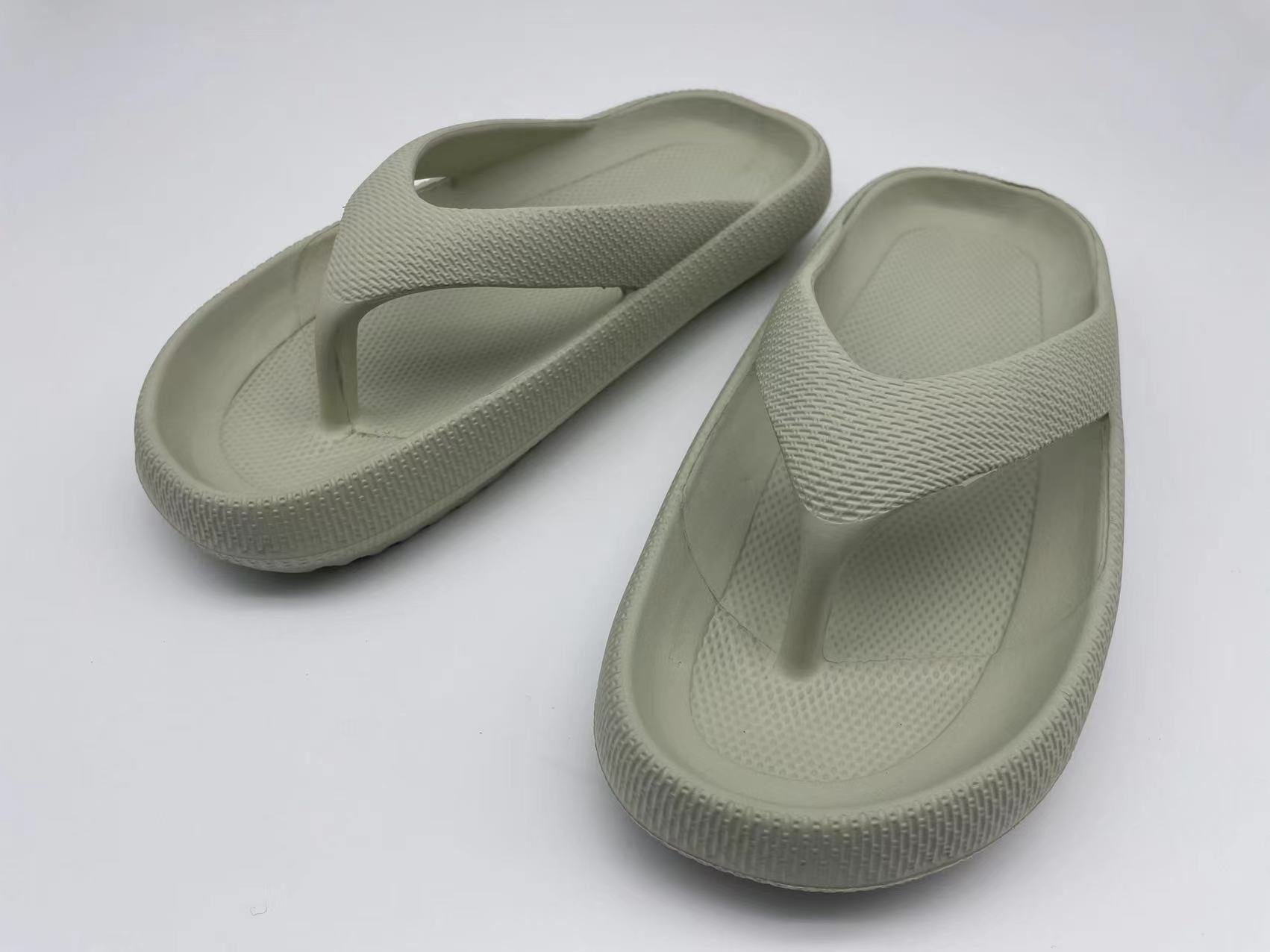 Non-slip thick bottom EVA high elastic rubber plastic beach slippers women's solid color flip flops