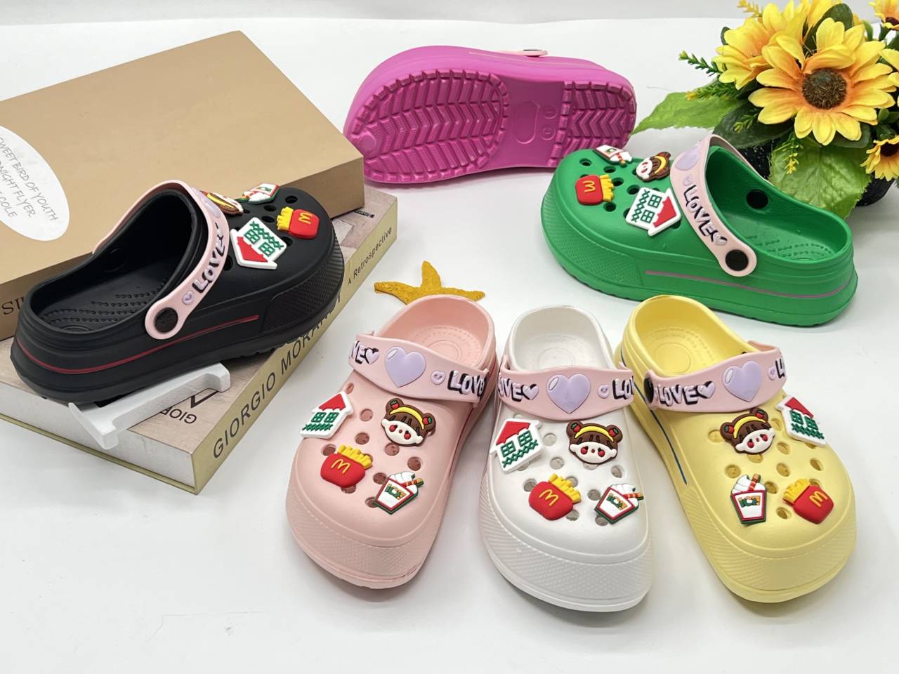 Customized Women Flat Beach Sandals Shoes Anti Slipper EVA Garden Clogs