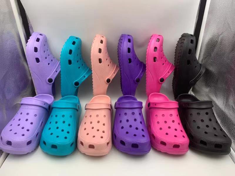 OEM Outdoor Summer Slides Slippers Pillow Slide Fashion Hole Beach Shoes