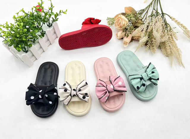Custom PVC Slippers Sandals Fashion Trend Bow Breathable Slippers For Kids