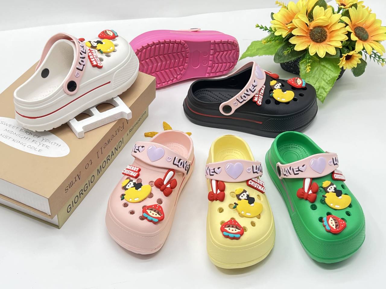 Customized Women Flat Beach Sandals Shoes Anti Slipper EVA Garden Clogs