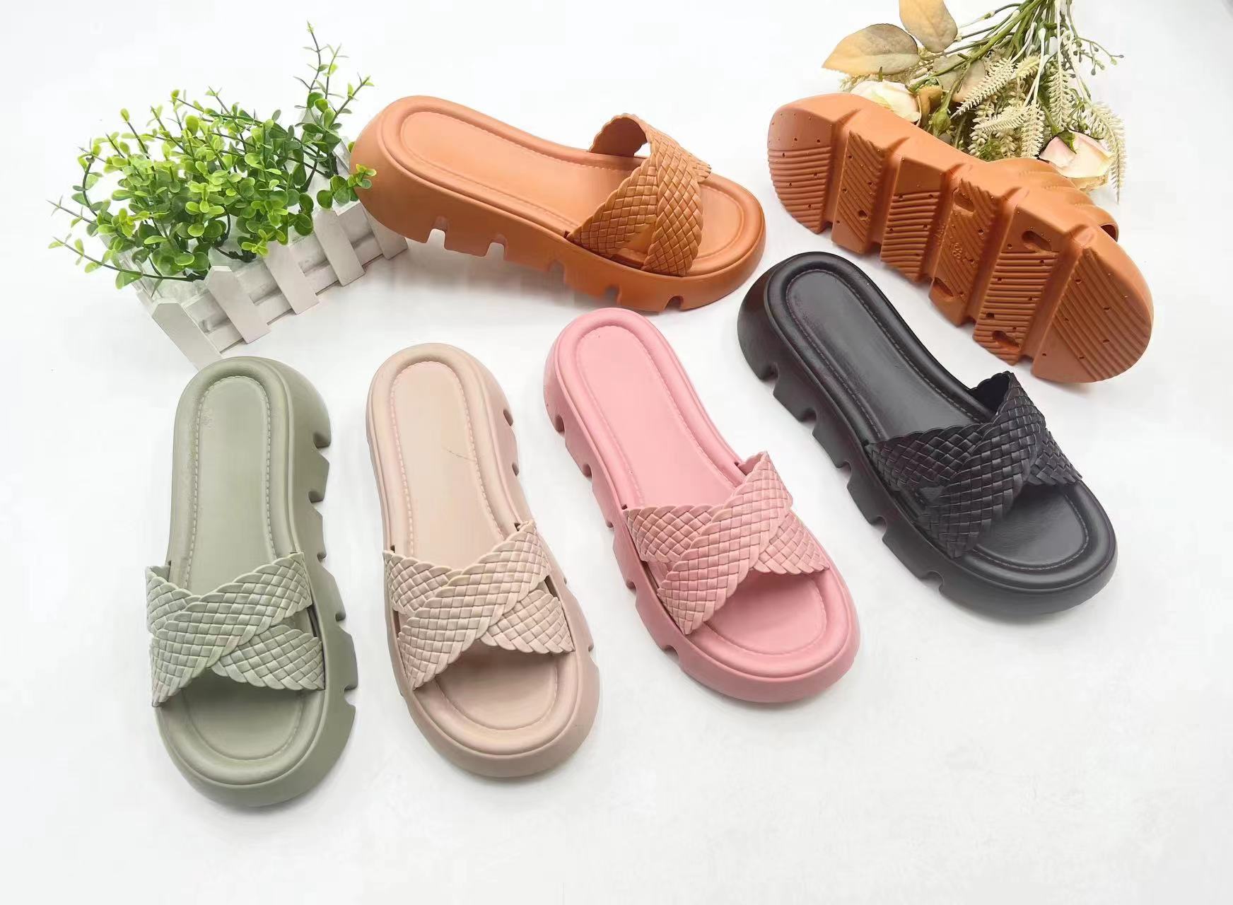 Custom Fashion Outdoor Beach PVC Casual Slides Slippers for Women