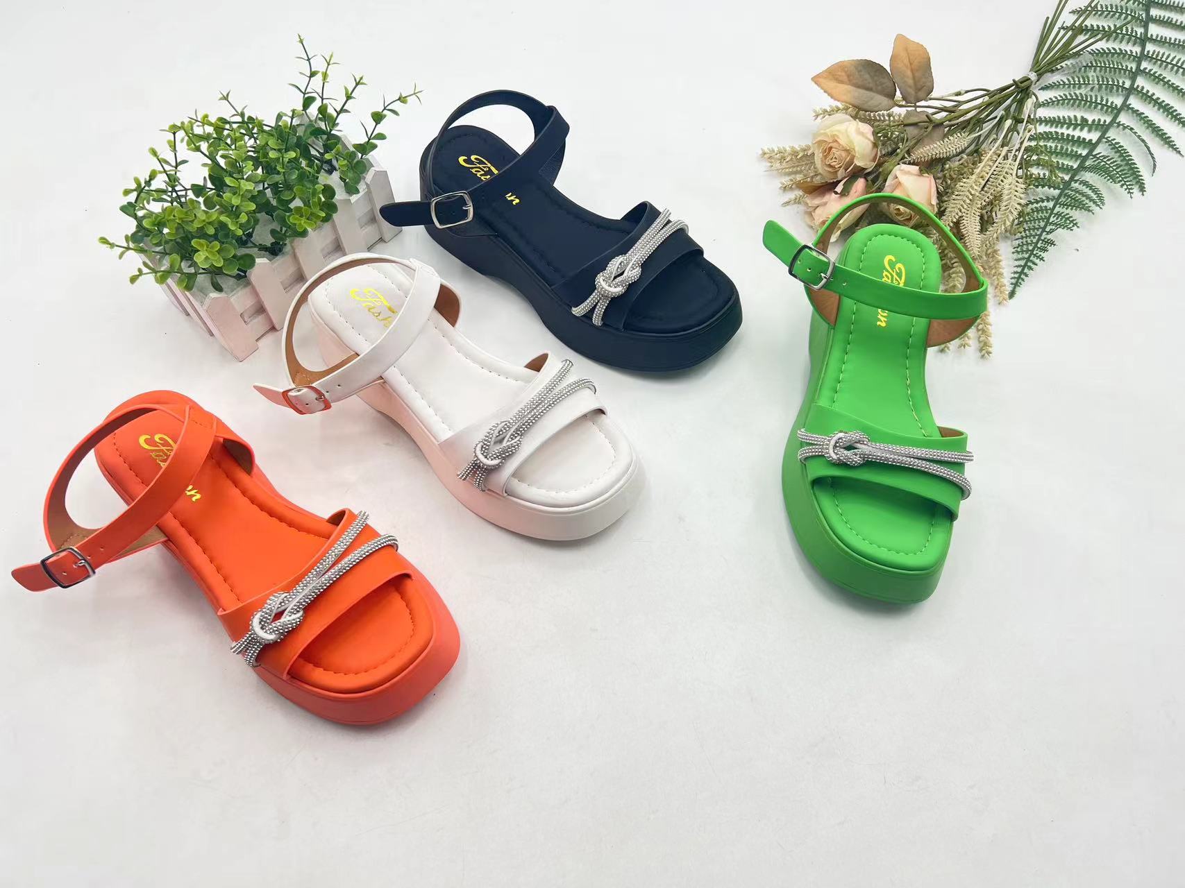 Summer Home Footwear Thick Bottom Wear Outside PVC Women Slippers 