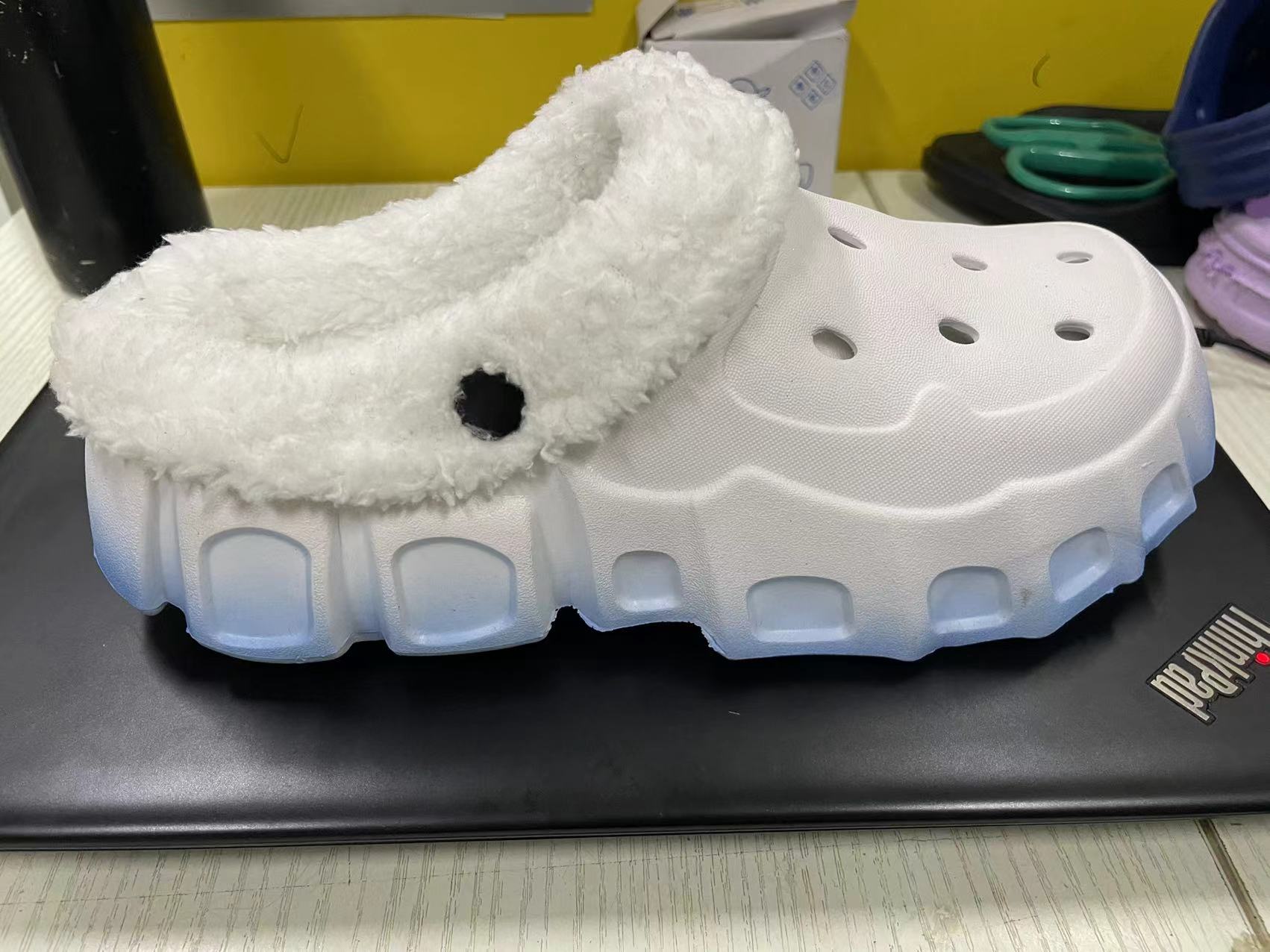 Winter Women Warm Home Outdoor EVA Garden Shoes with Wool Cover