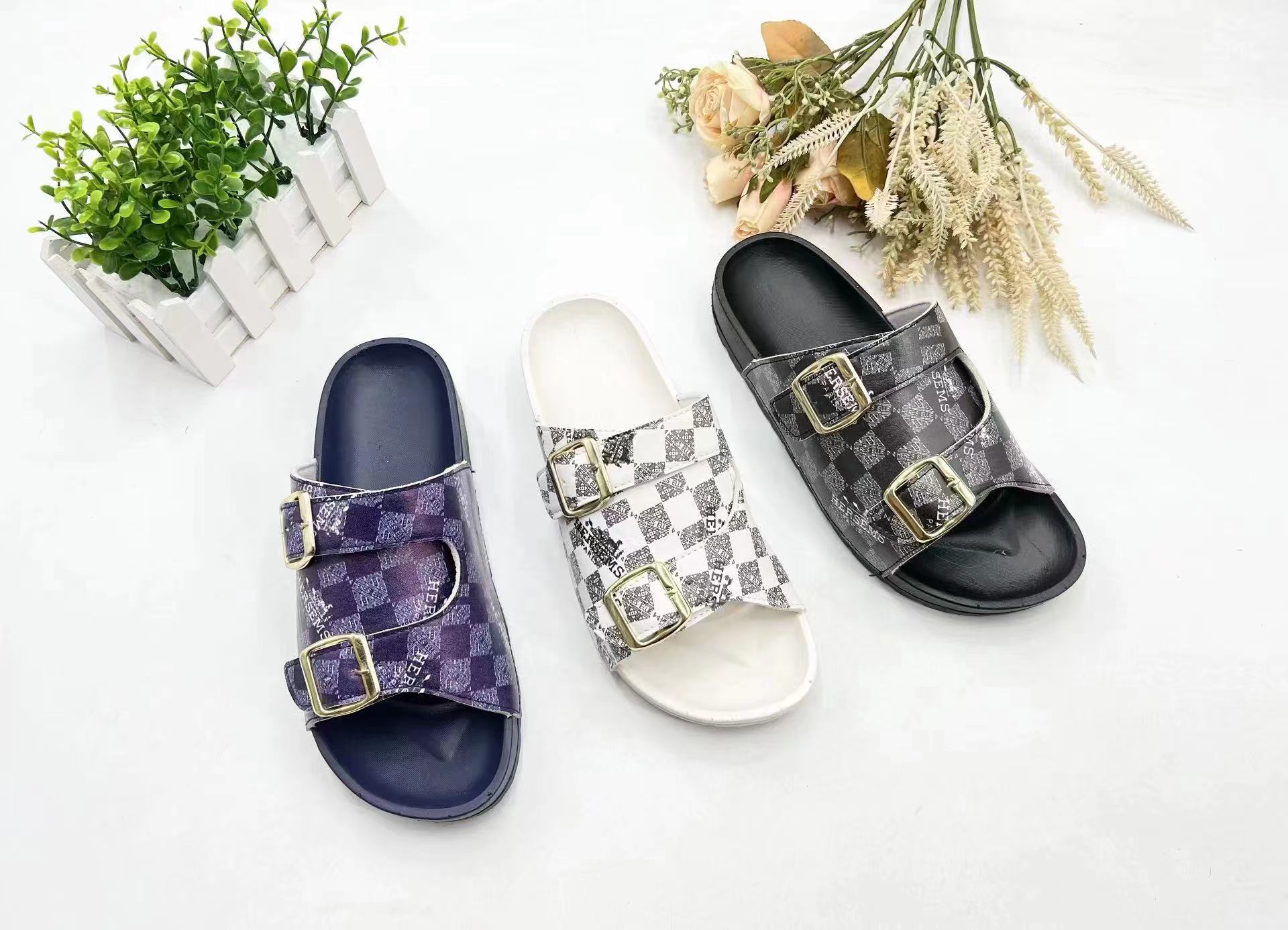 Summer Female Shoes Fashion Ladies Slippers And PVC Sandals For Beach