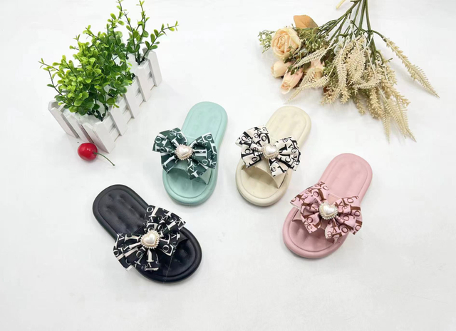 OEM Fashion Light Weight Children Shoes PVC Comfortable Outdoor Kids Slipper