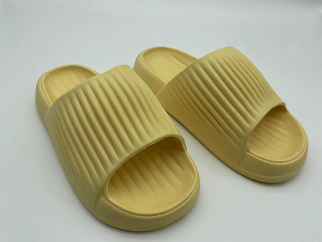 Customized House Bathroom Shower EVA Lightweight Slippers Shoes Yellow Slipper