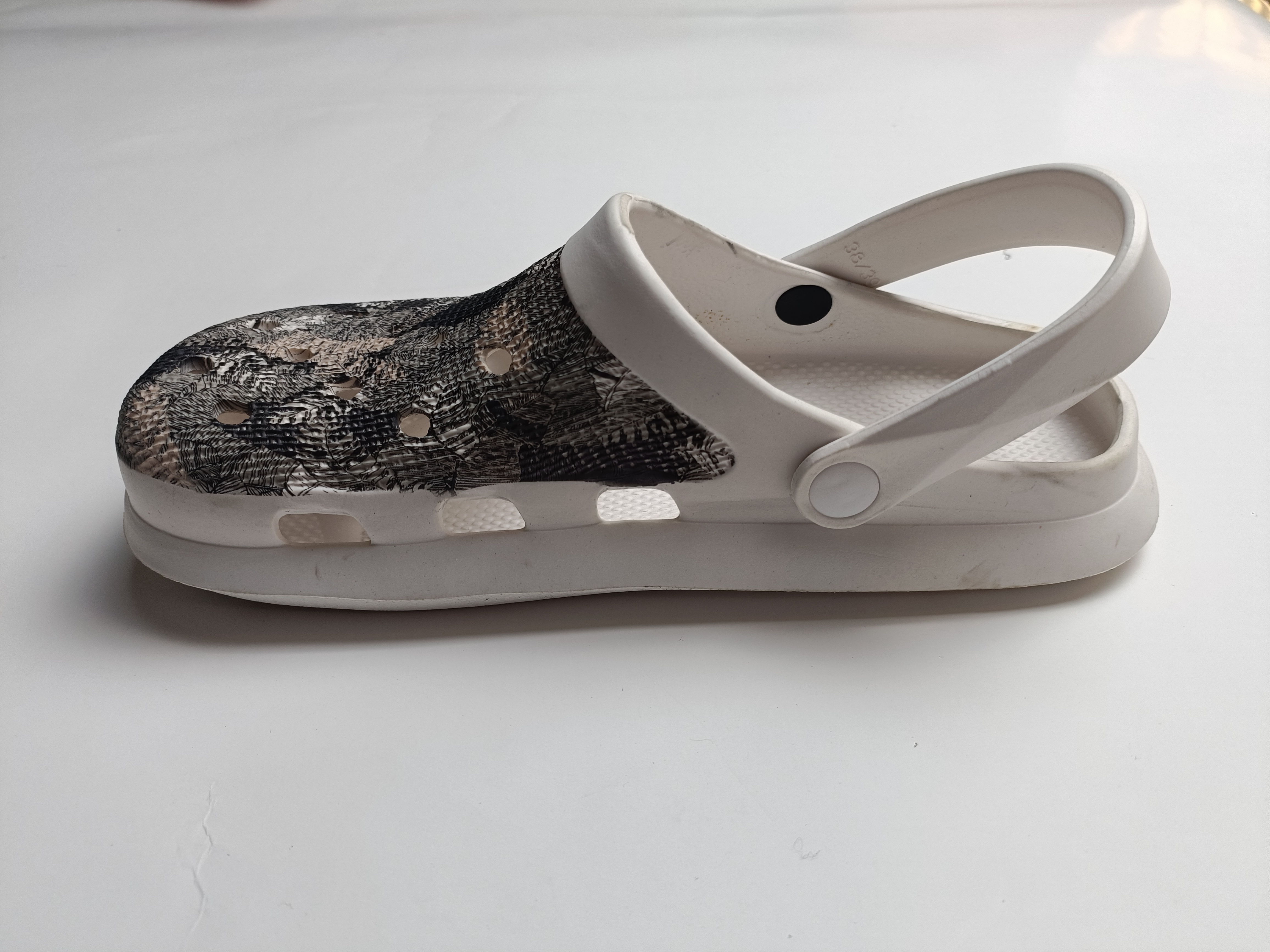 Summer Clogs EVA Sandals Men Slipper Air Hole Garden Slipper Shoes