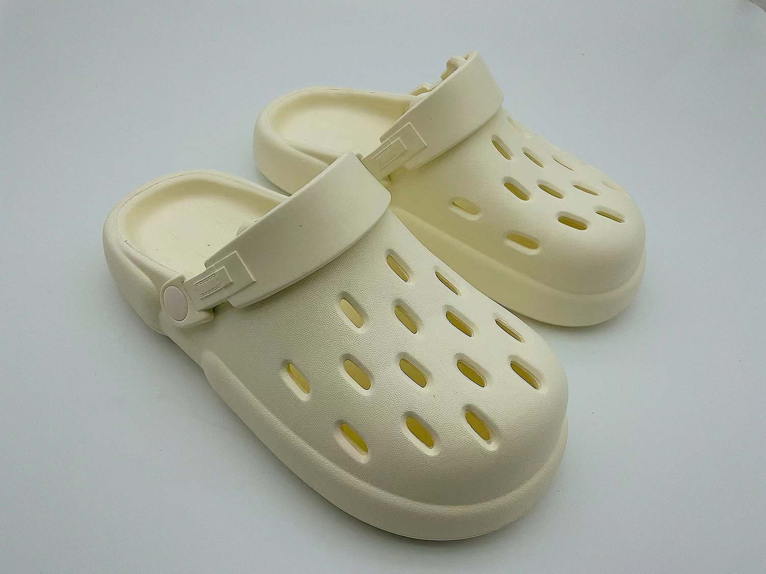 OEM Medium Thick Bottom Sandals Shoes Soft Comfortable Lady Garden Clogs