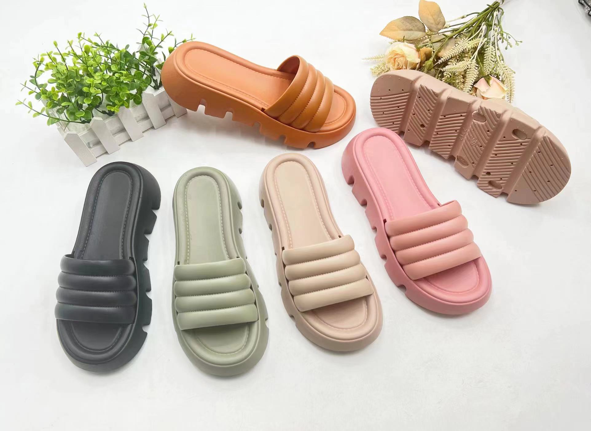 Custom Fashion Outdoor Beach PVC Casual Slides Slippers for Women