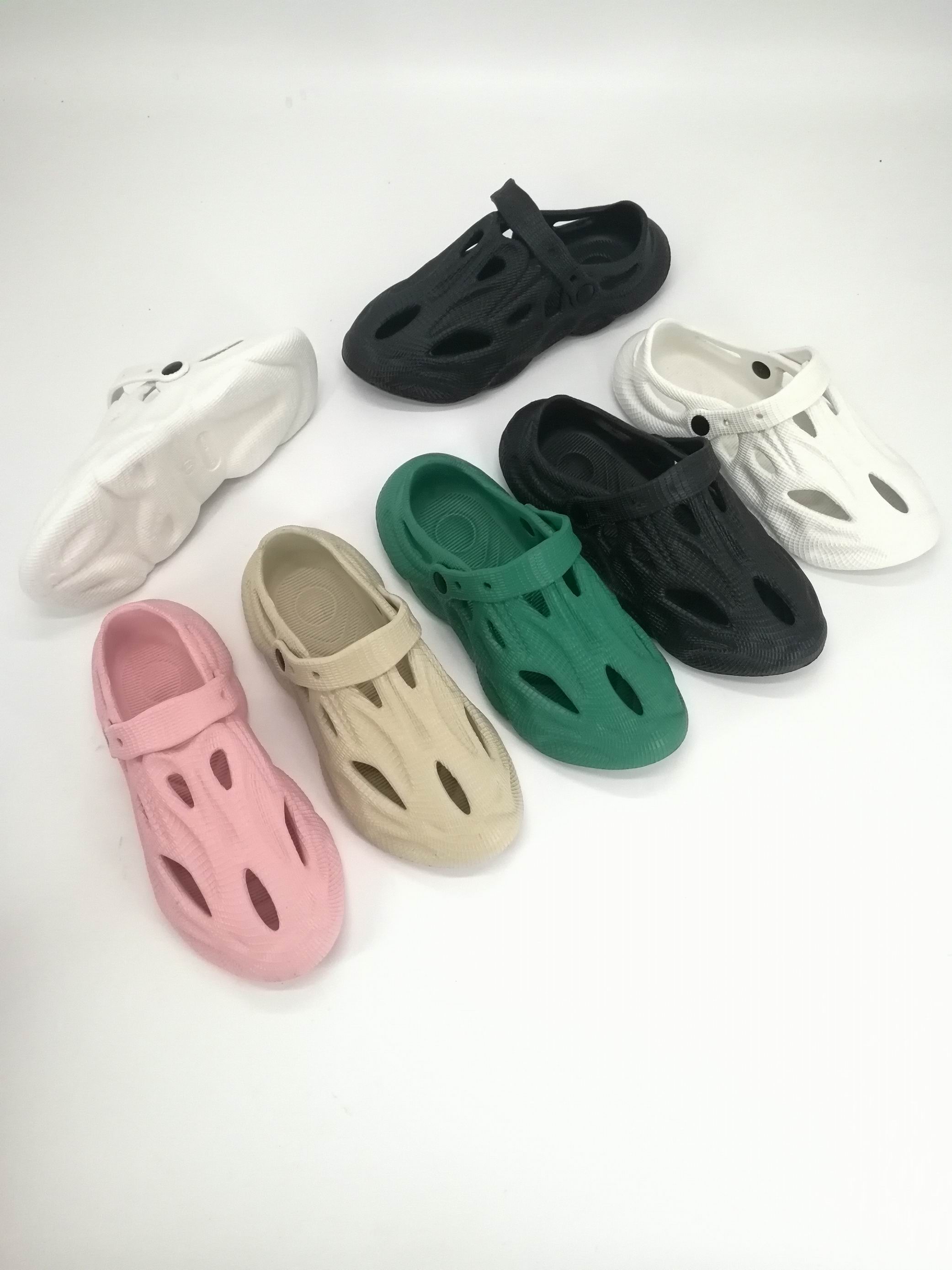 Classic Designer Clogs for Men EVA Clogs Light Weight Garden Clogs Sandals 