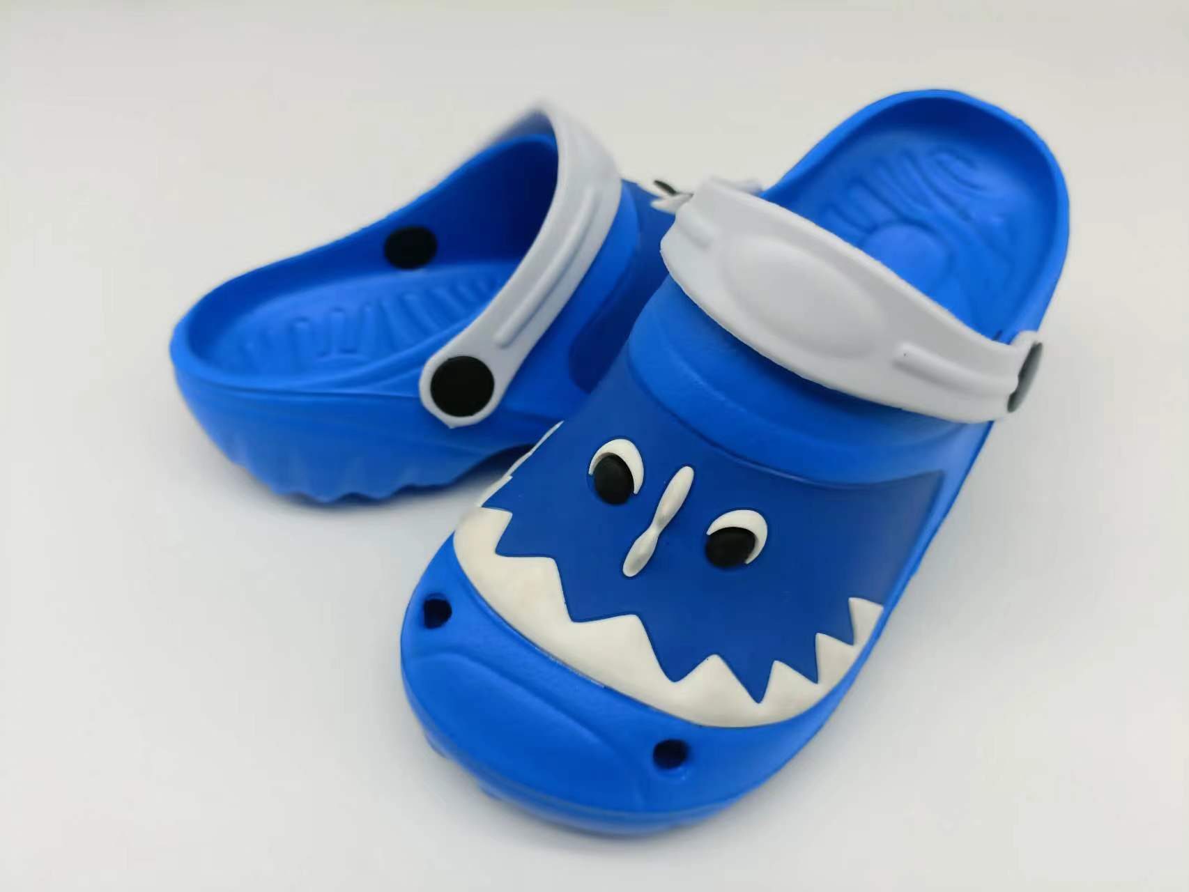 Custom Kids Holes Sandals Hollow Breathable Outdoor Summer Garden Shoes EVA Clogs 