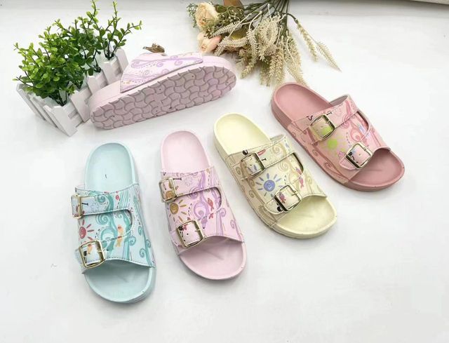 Summer Female Shoes Fashion Ladies Slippers And PVC Sandals For Beach
