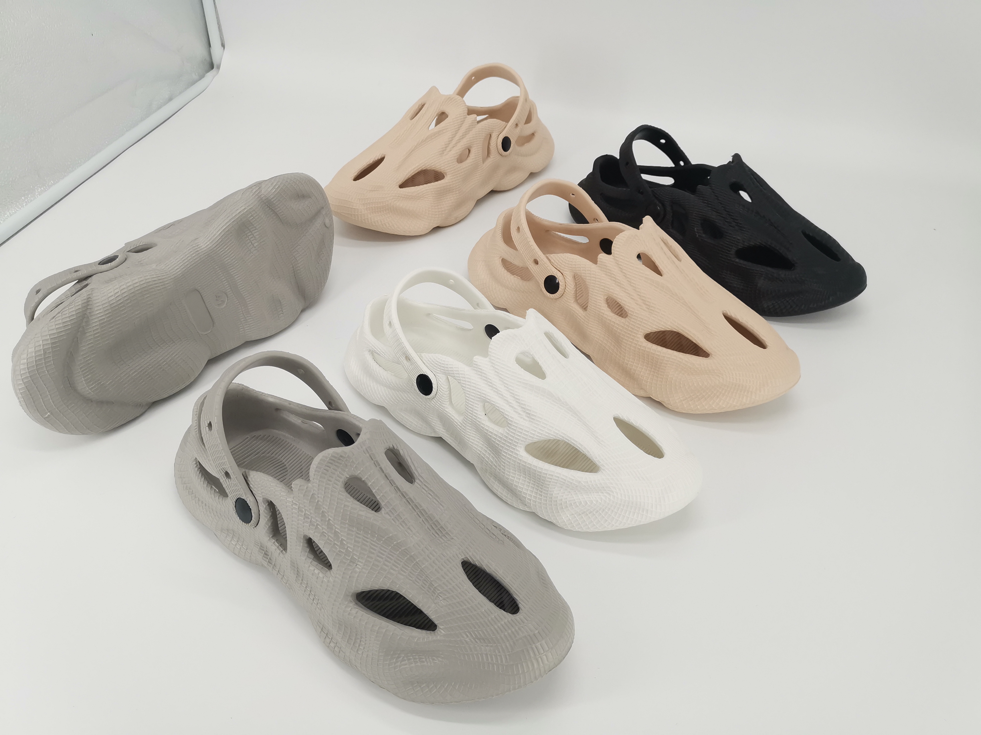 Classic Designer Clogs for Men EVA Clogs Light Weight Garden Clogs Sandals 