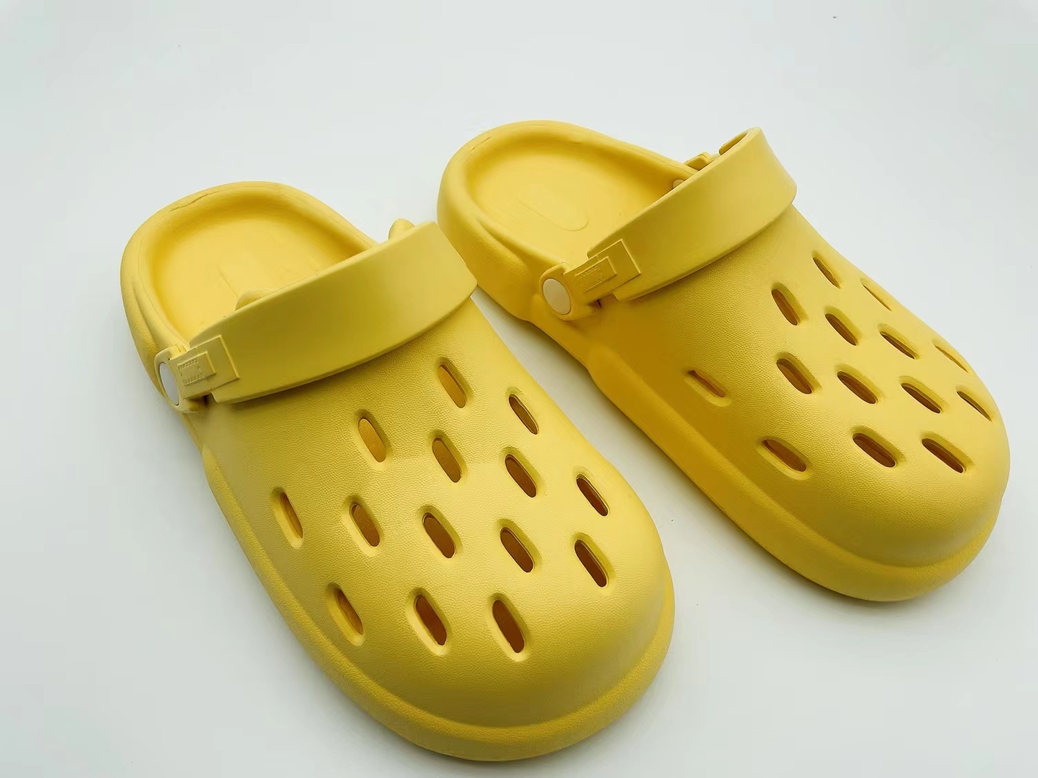 OEM Medium Thick Bottom Sandals Shoes Soft Comfortable Lady Garden Clogs
