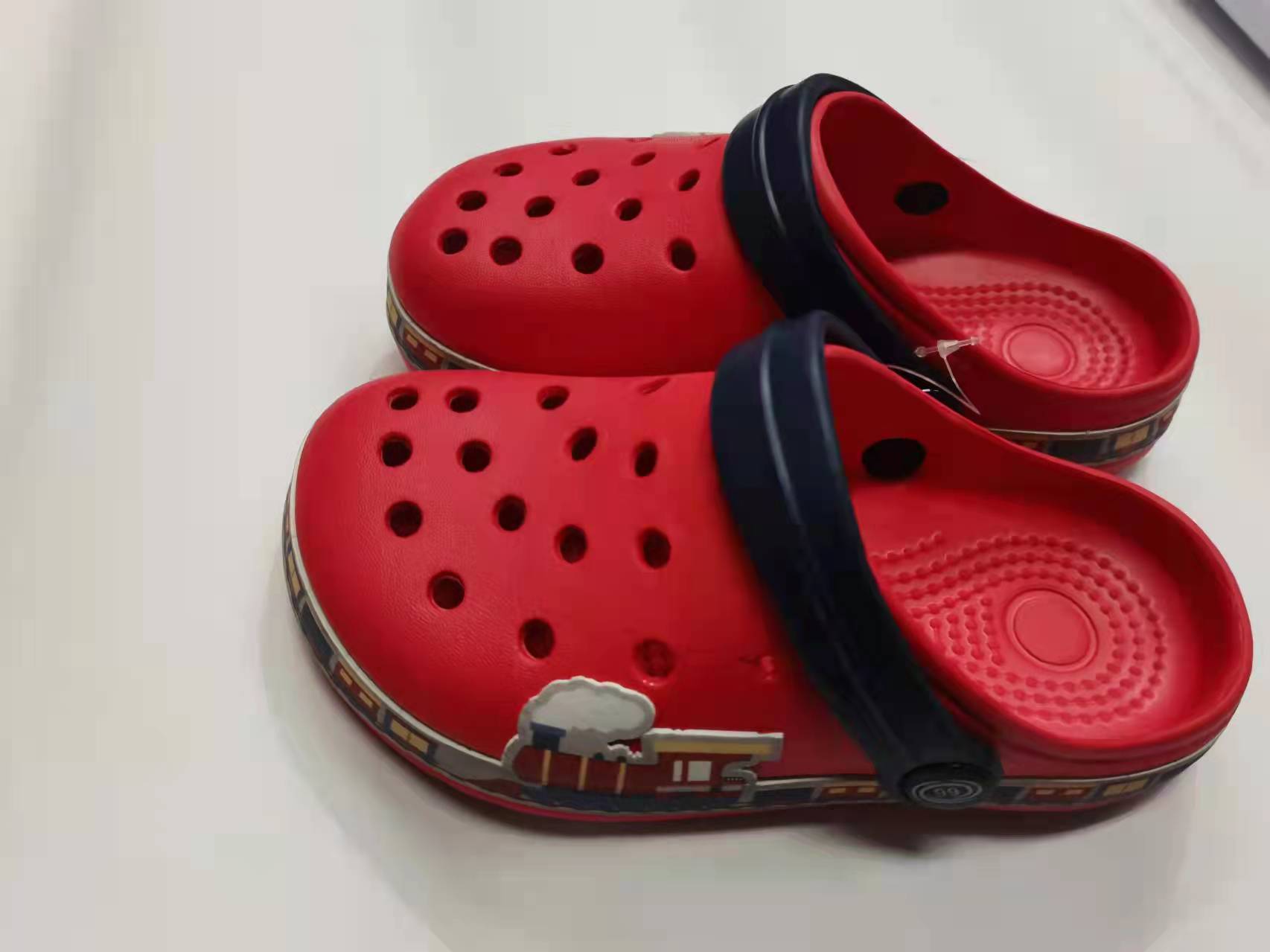 Summer Comfort Sandals Baby Boys Girls Outdoor Beach Slippers Sandals Children Soft Soled Cave Hole Baby Clogs Shoes