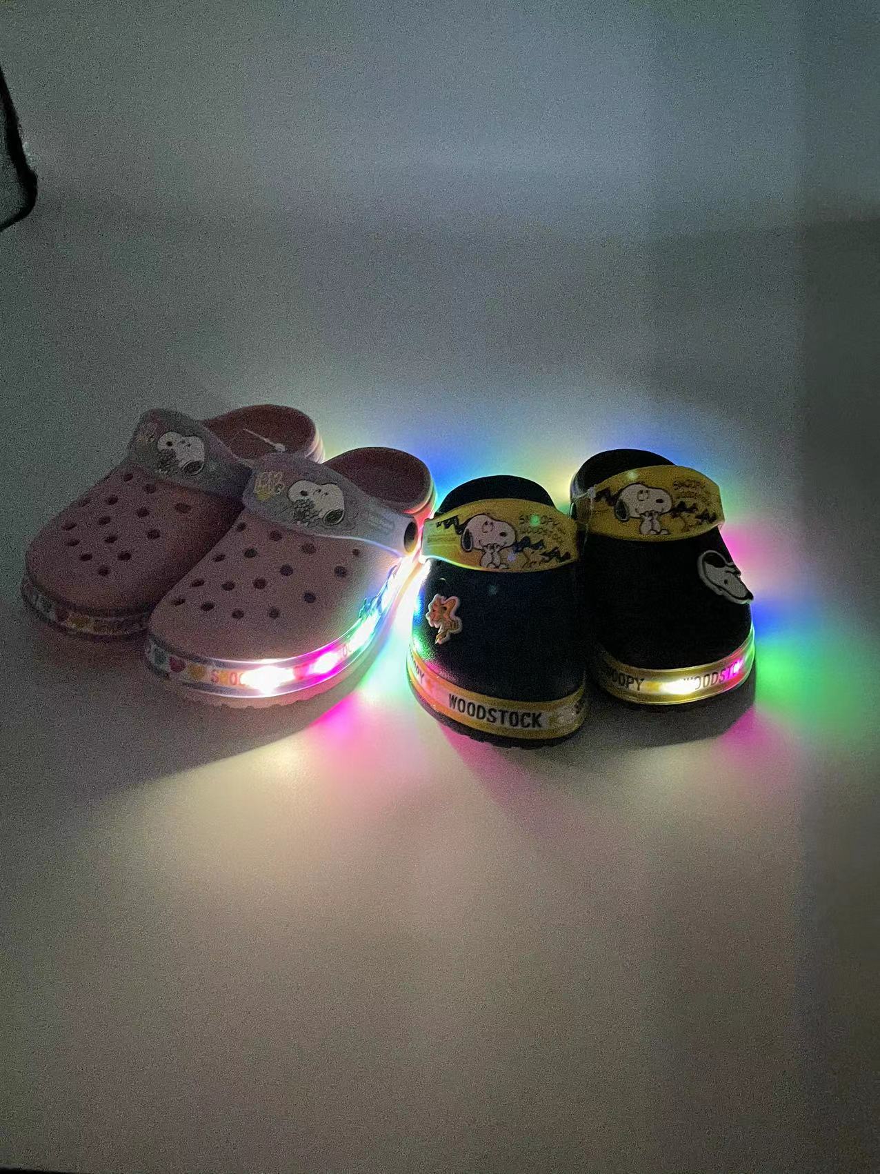 Wholesale New Fashion Kids Sandals Platform Children's Garden Clogs Cute Lovely Baby Luminous Sandals 